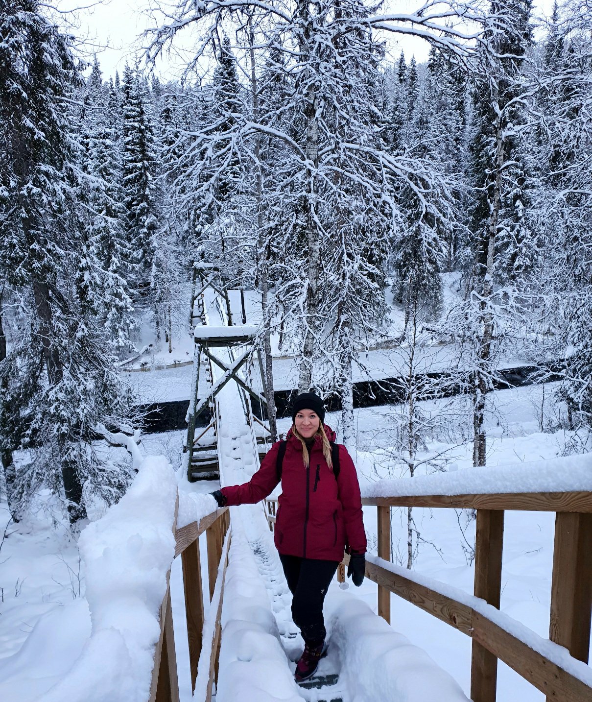 Auttikönkään kävelyreitin riippusilta