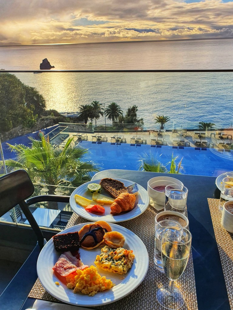 Hotel Baía Azul breakfast